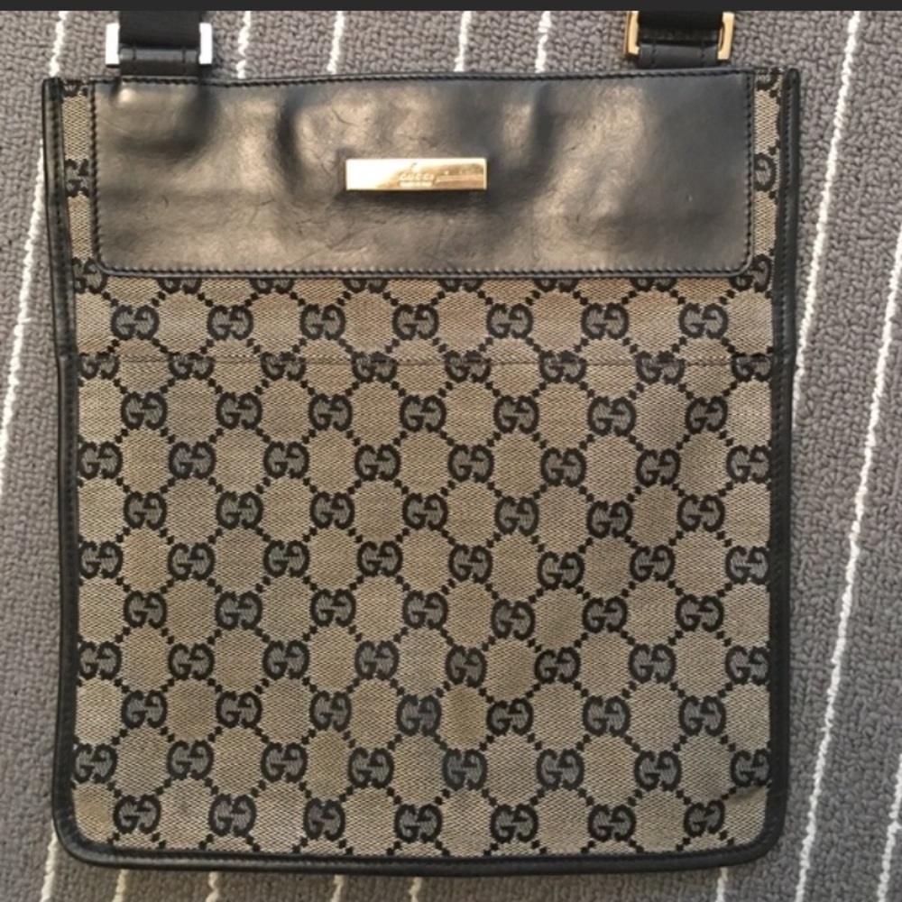 Great condition 100% authentic Gucci messenger bag